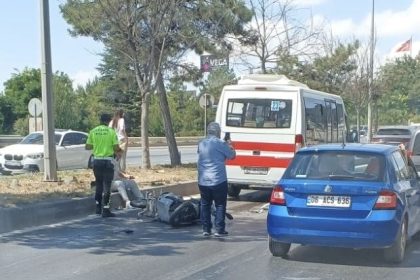 minibus-ile-motosiklet-carpisti-1-yarali