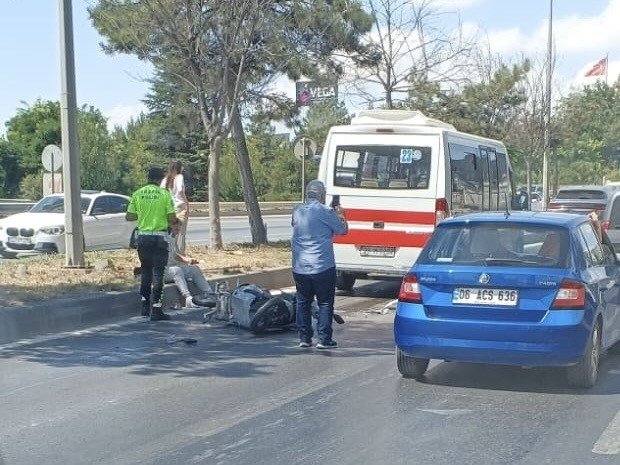 minibus-ile-motosiklet-carpisti-1-yarali