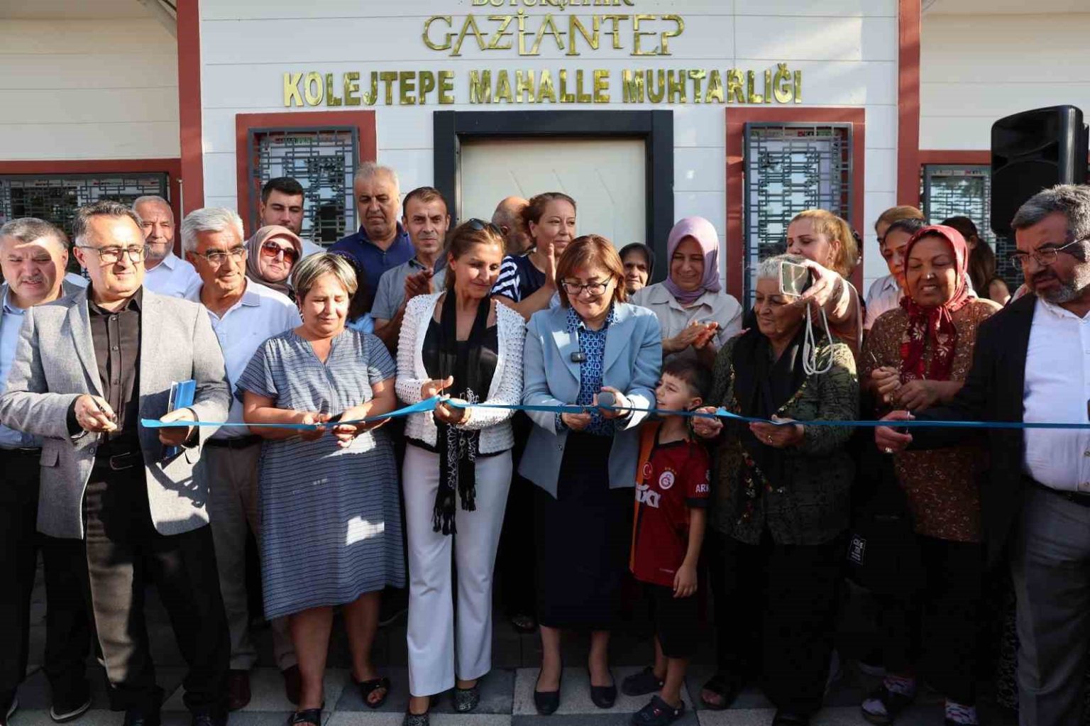 sahin-ucoklar-ve-kolejtepe-muhtarlik-ofislerini-halkla-beraber-acti
