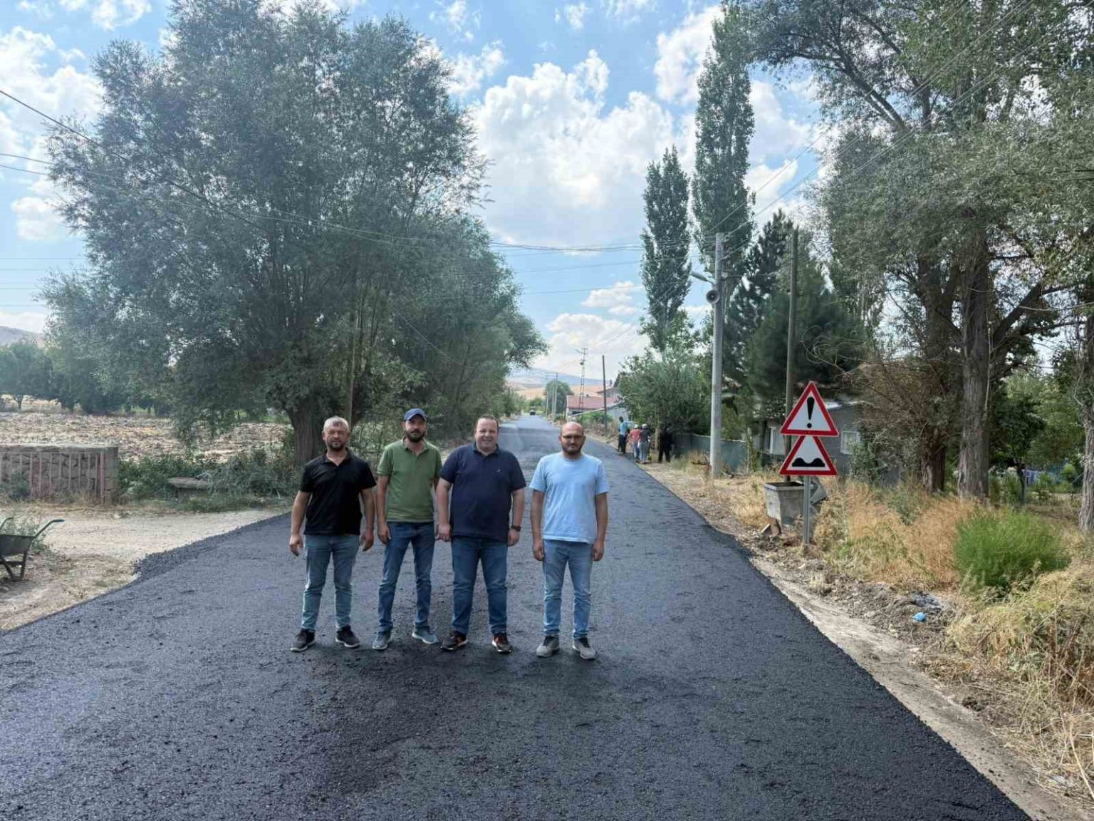 suhutun-ortapinar-mahallesinde-asfalt-calismalari-sona-yaklasiyor
