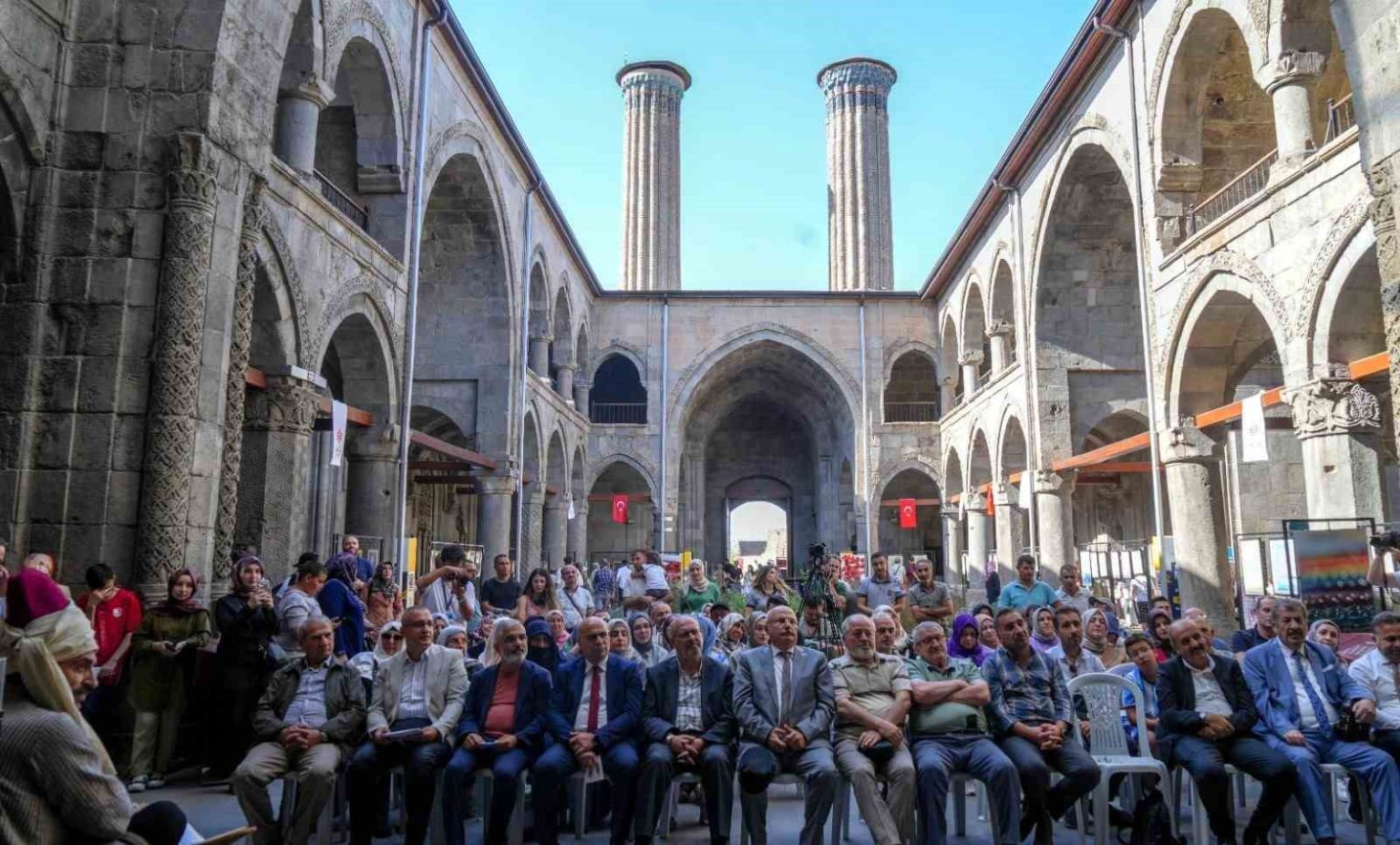 yunus-emre-erzurumda-gonulleri-mest-etti