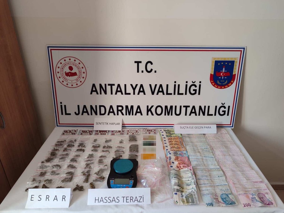 alanya-ve-manavgatta-uyusturucu-operasyonu-6-bin-250-hap-ele-gecirildi