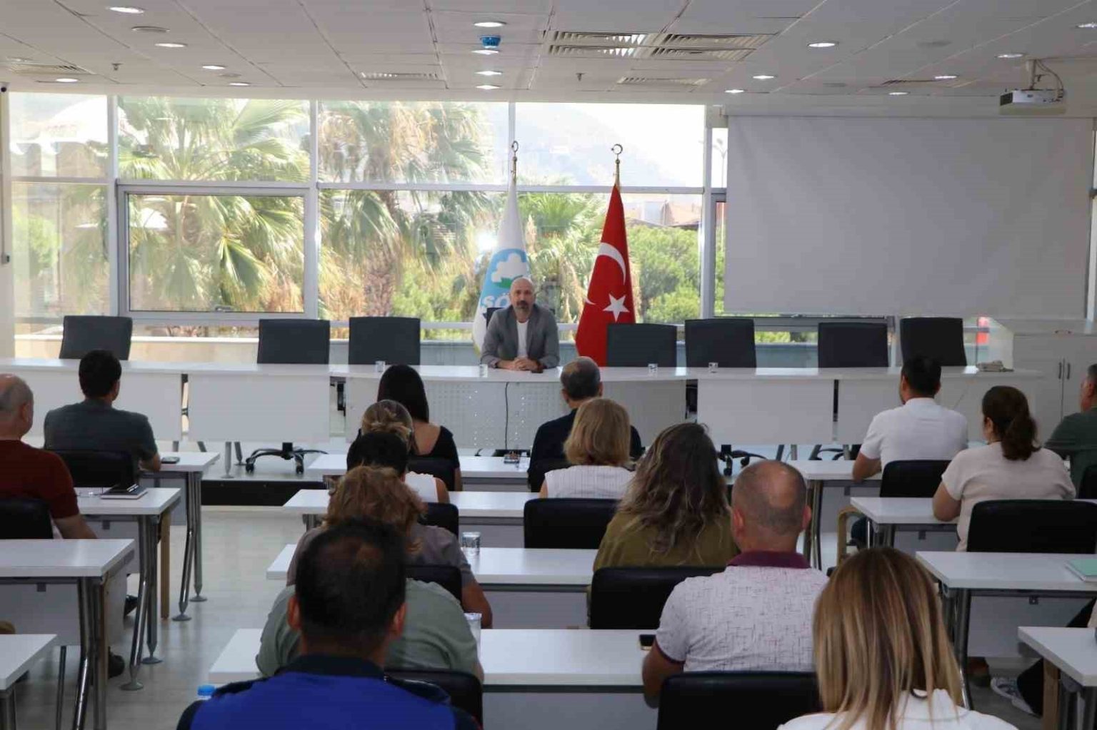 baskan-arikandan-belediye-burokratlariyla-hizmet-odakli-toplanti