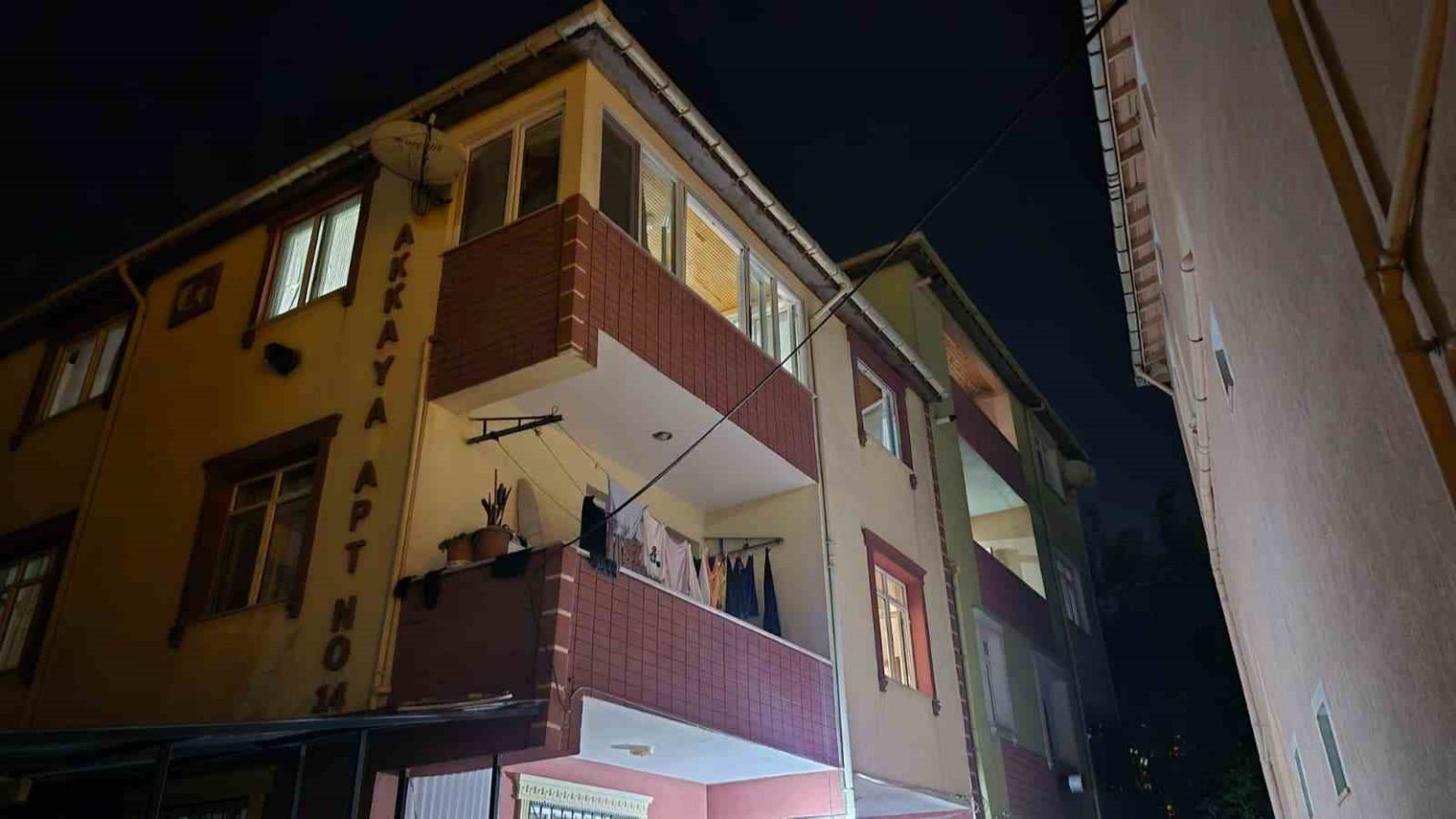buyukcekmecede-duvarlarindan-sesler-gilen-iki-bina-bosaltildi