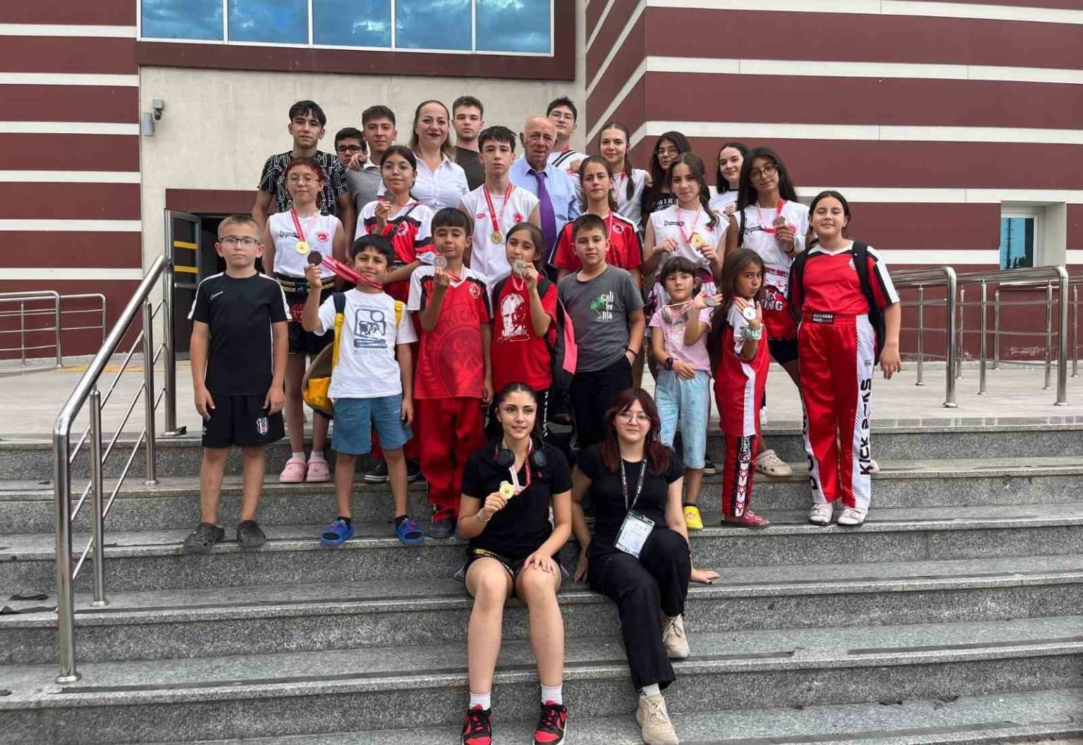 gedizli-kick-bokscular-zafer-kupasindan-12-madalyayla-dondu