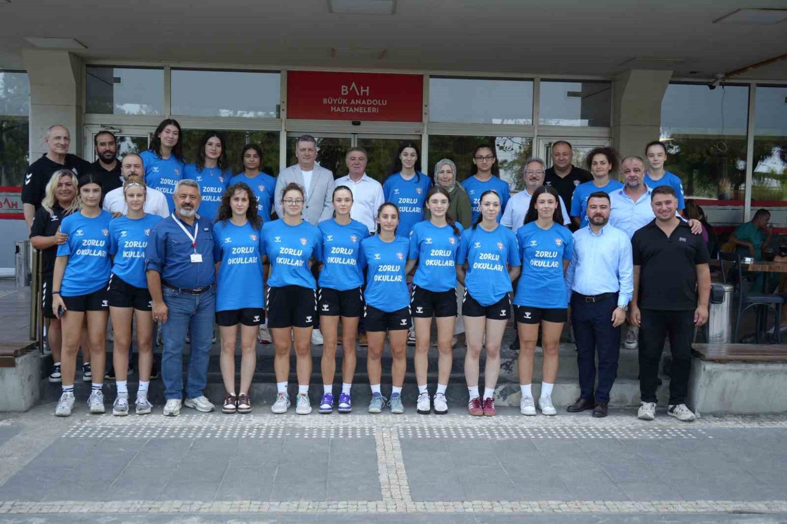 hastaneden-kadin-basketbol-takimina-destek