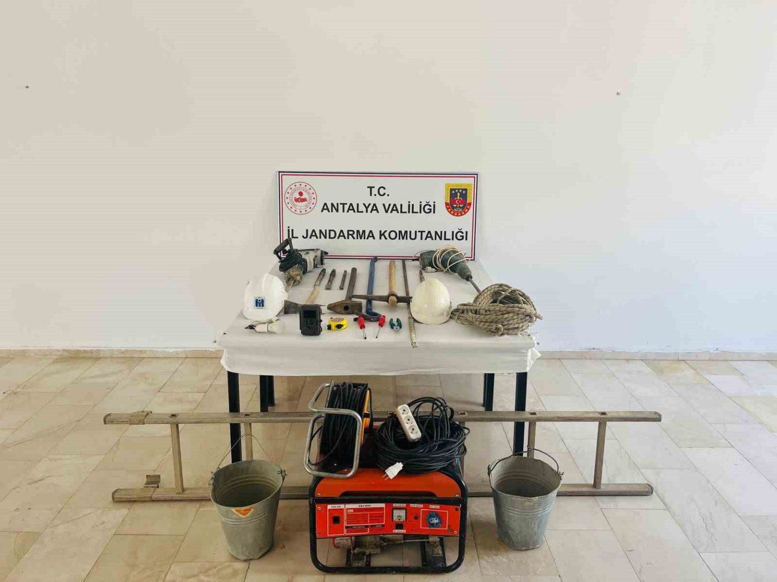 jandarma-serikte-definecileri-sucustu-yakaladi