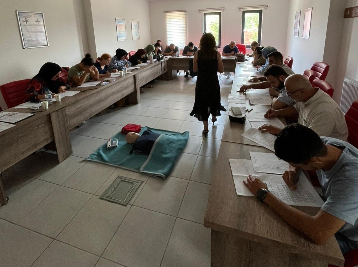 kamu-personeline-ilk-yardim-egitimi-verildi