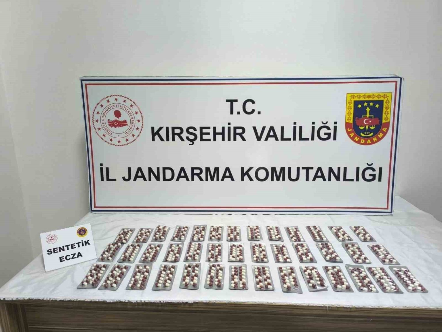 kirsehirde-uyusturucu-operasyonu-557-sentetik-hap-ele-gecirildi-1-kisi-tutuklandi