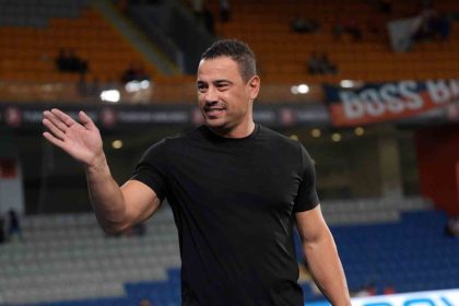uefa-konferans-ligi-basaksehir-0-universitatea-craiova-0-mac-devam-ediyor