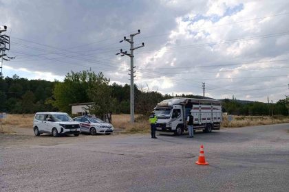 usakta-hayvan-sagligi-icin-yol-denetimleri-suruyor