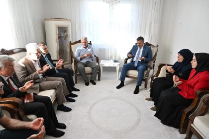 vali-ciftciden-sehit-ailesine-ziyaret