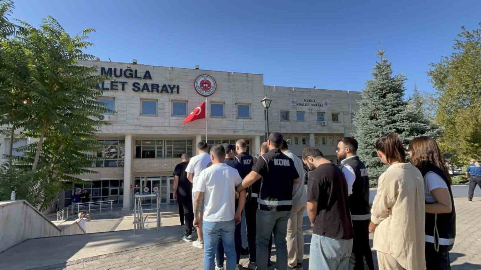 30-milyon-tllik-motosiklet-dolandiriciliginda-supheliler-adliyeye-sevk-edildi