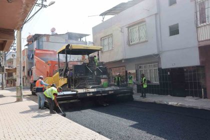 akdeniz-belediyesi-mahalle-yollarini-yeniliyor