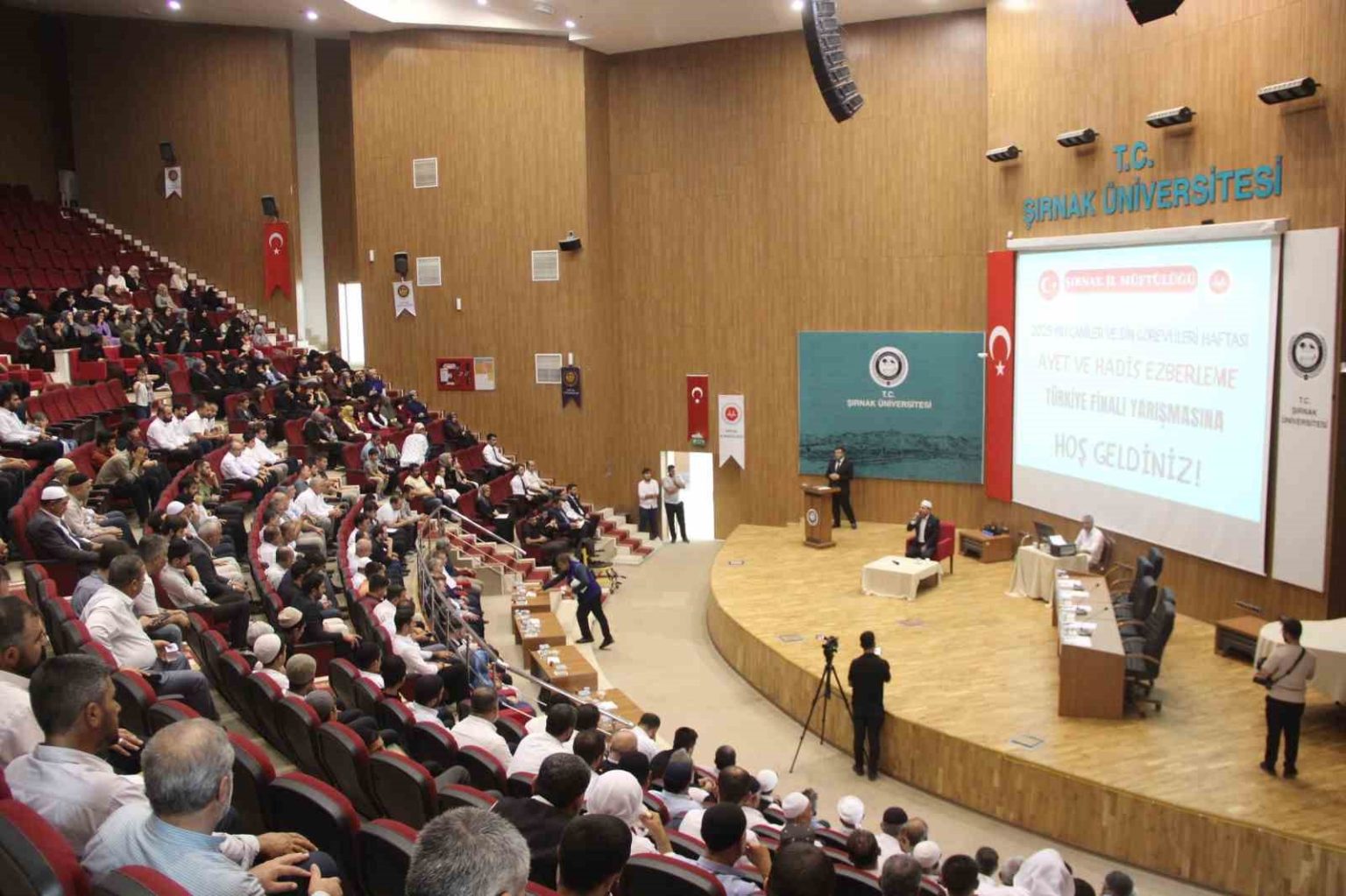 ayet-ve-hadis-ezberleme-yarismasi-turkiye-finali-sirnakta-gerceklestirildi