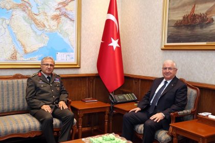 bakan-guler-kara-kuvvetleri-komutanligina-atanan-tokeli-kabul-etti