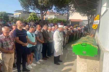 bicakli-saldirida-hayatini-kaybeden-taksi-soforu-topraga-verildi