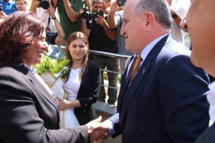 buyuksehirin-ilk-misafiri-bakan-bak-oldu