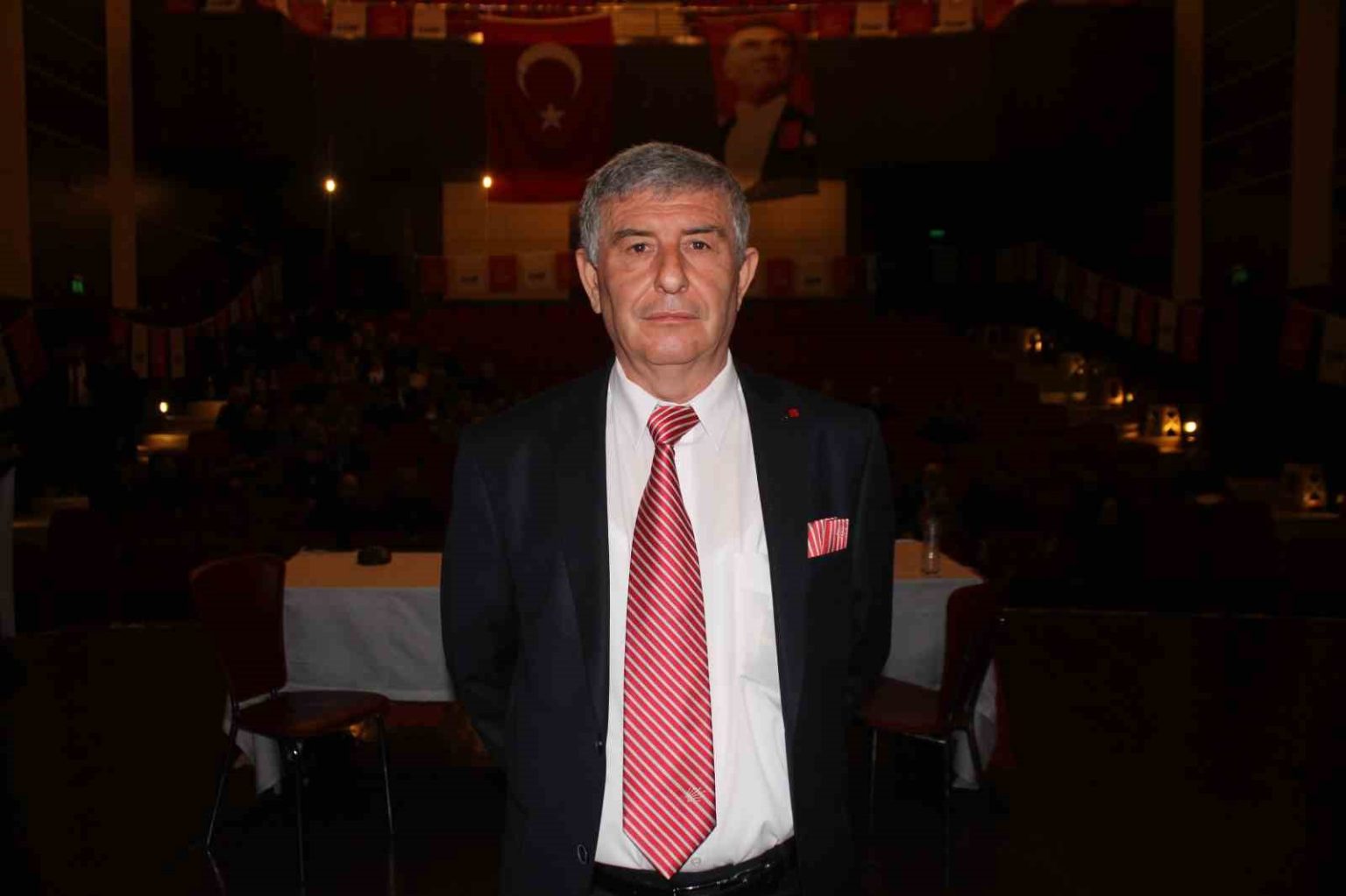 chp-usak-merkez-ilce-baskani-ugur-dumen-gorevinden-istifa-etti