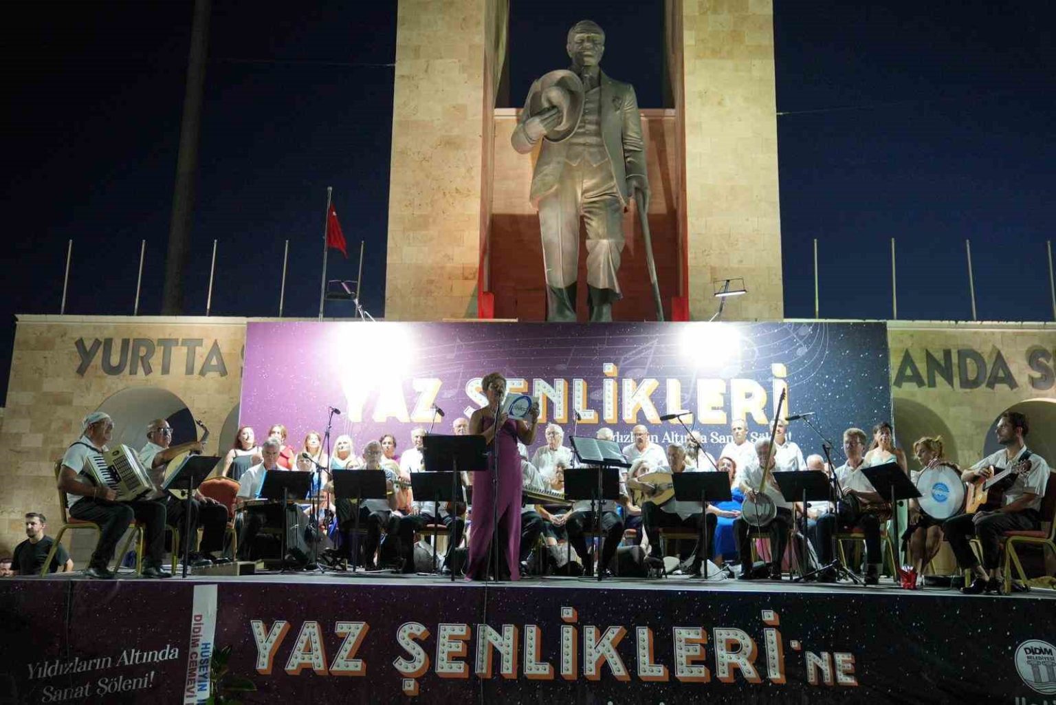 didim-amfi-tiyatroda-sanat-dolu-yaz-konseri