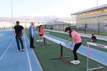 genc-atletler-yaz-spor-okullarinda-ter-dokuyor
