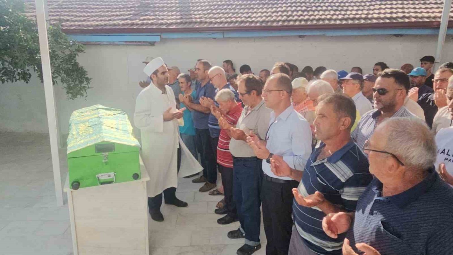 gocuk-altinda-kalarak-hayatini-kaybeden-ahmet-guney-son-yolculuguna-ugurlandi