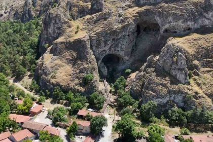 magaralari-gorebilmek-icin-yuzlerce-basamak-cikiyorlar