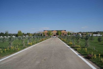 malazgirtte-1071-cicek-dikildi