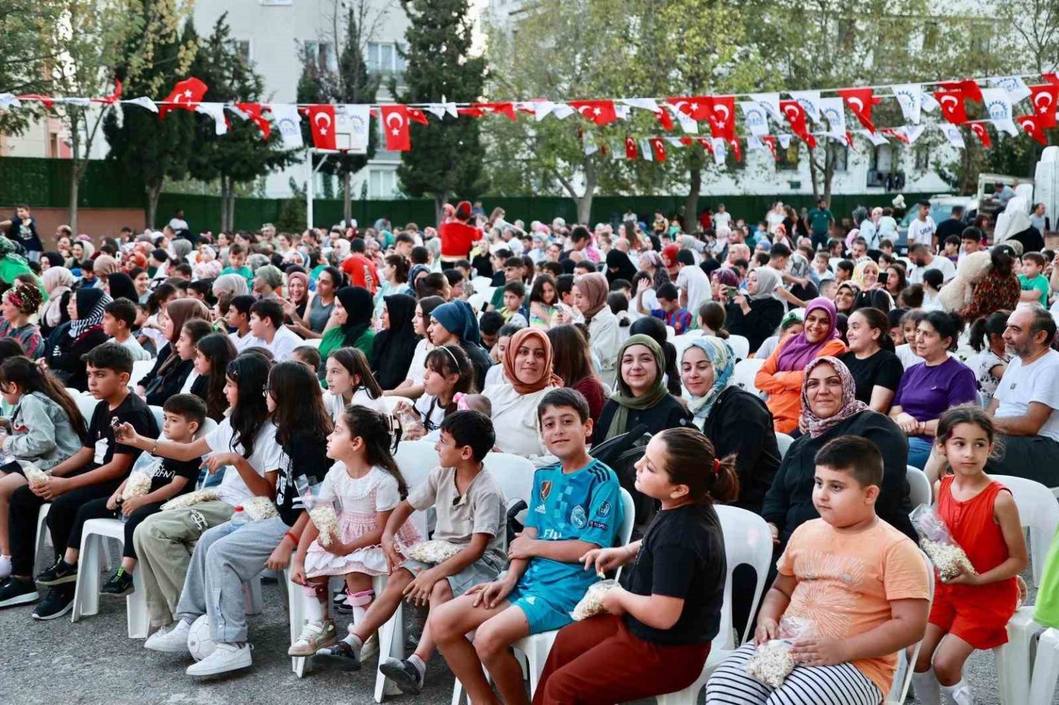 rafadan-tayfa-hayrimator-filmi-izleyicilerle-bulusuyor