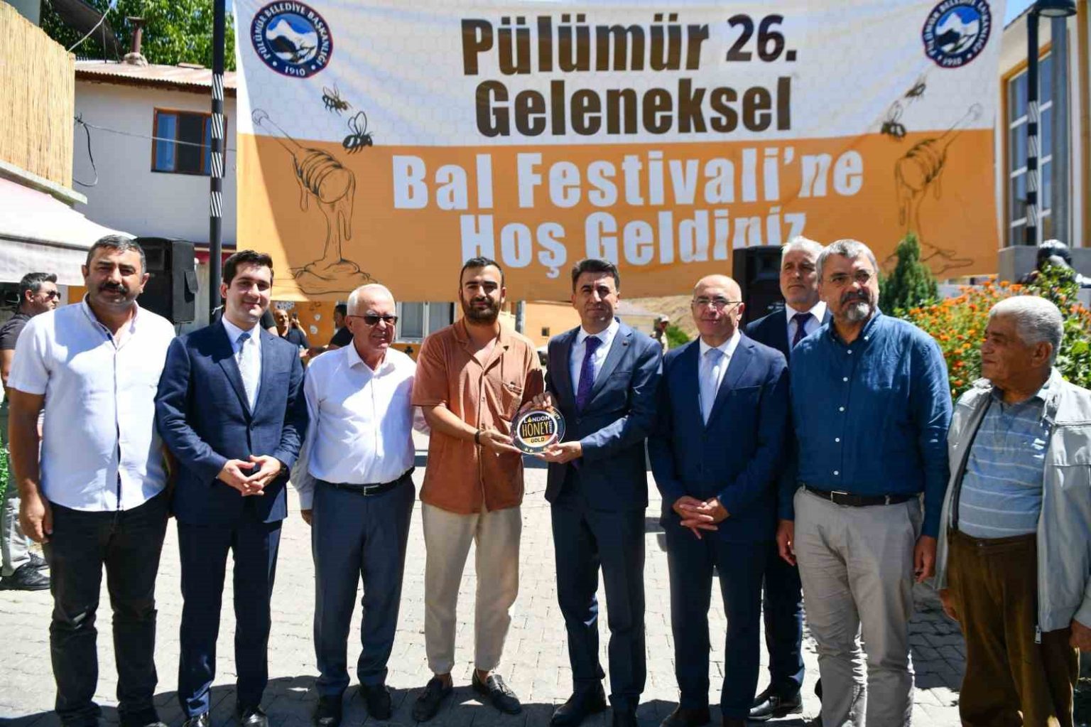 vali-aygol-tunceli-genelinde-900-tonun-uzerinde-bal-rekoltesi-bekleniyor
