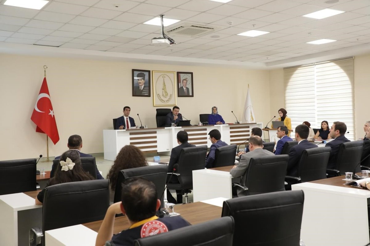 vali-isin-aile-toplumumuzun-temel-diregi-ve-kulturel-degerlerimizin-tasiyicisidir