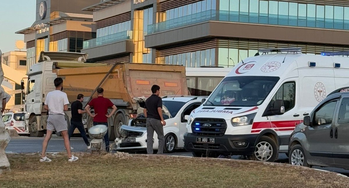 bilecikte-iki-aracin-karistigi-trafik-kazasinda-3-kisi-yaralandi