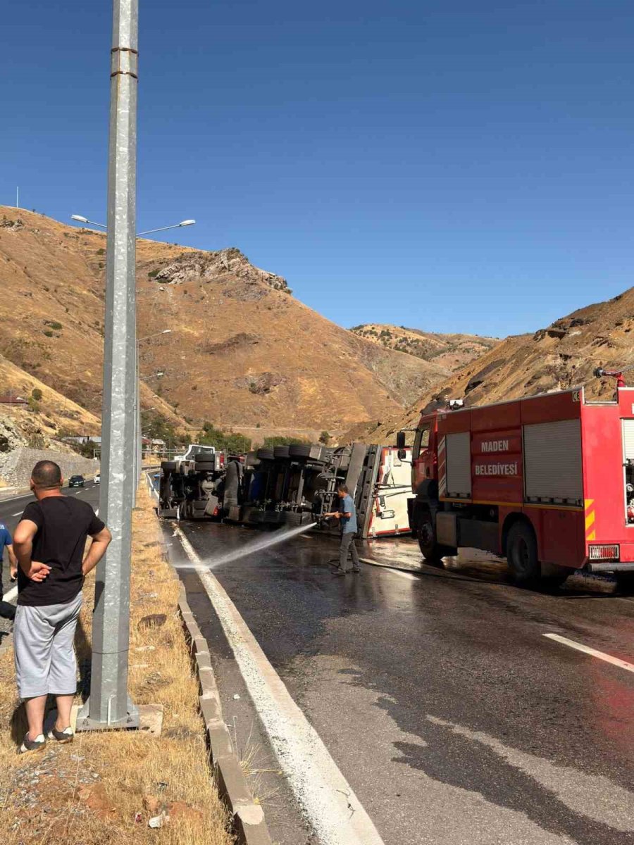 elazigda-tir-devirdi-1-yarali