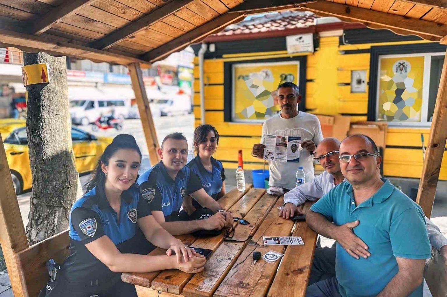 erzincanda-polis-ekipleri-vatandaslar-icin-sahada