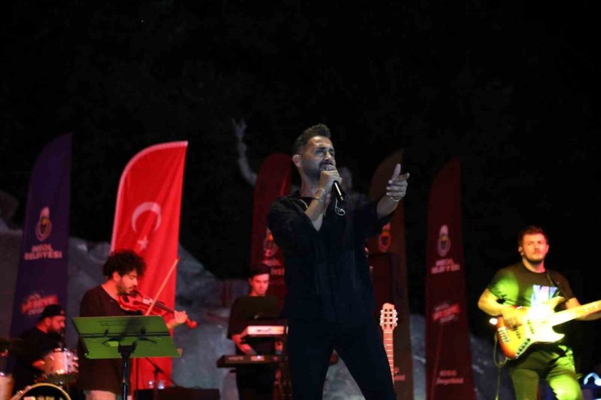 inegol-aydin-sahin-ile-costu