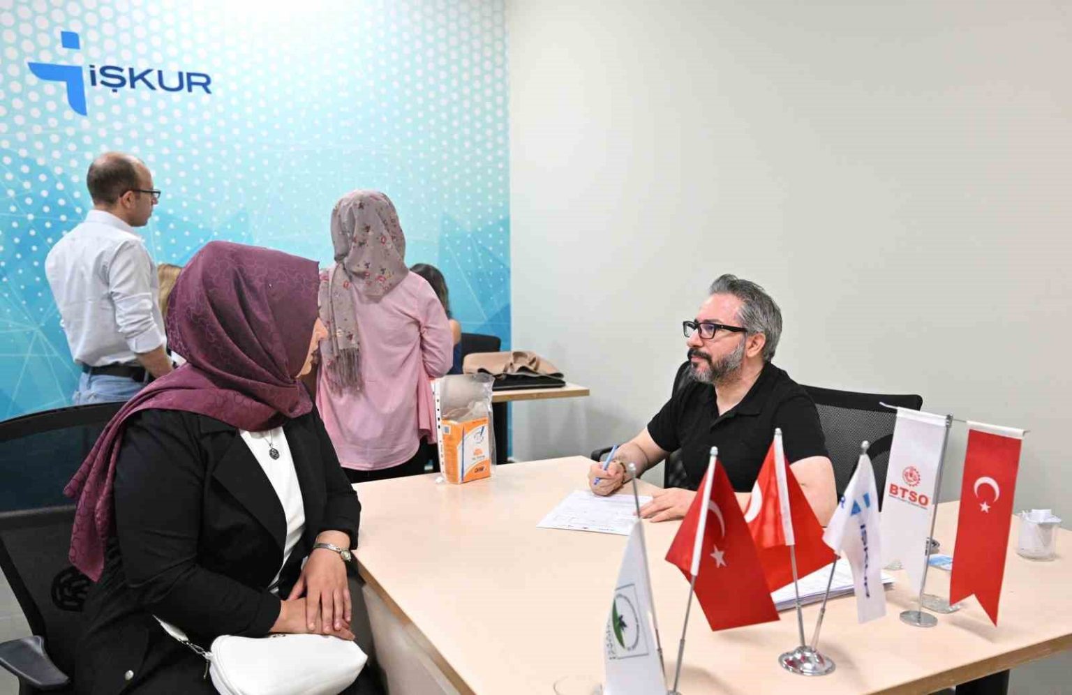 is-arayanlar-ile-isverenler-btso-istihdam-merkezinde-bulusuyor
