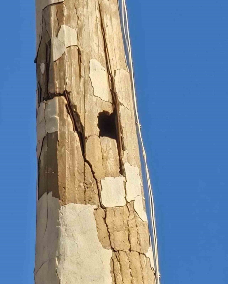 kurtalan-ulu-cami-minaresinde-tehlike-arz-eden-catlaklar-olustu
