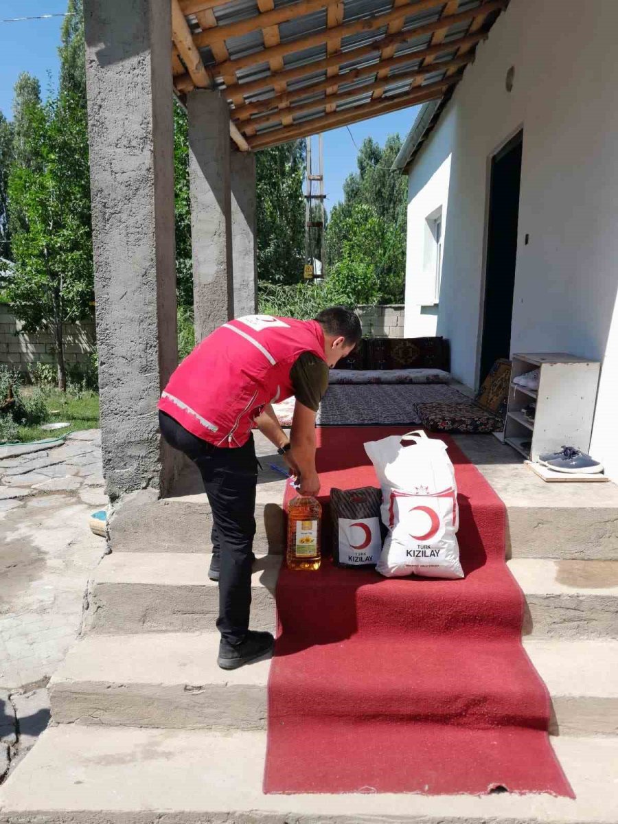 patnos-kizilay-subesi-ihtiyac-sahiplerinin-yaninda