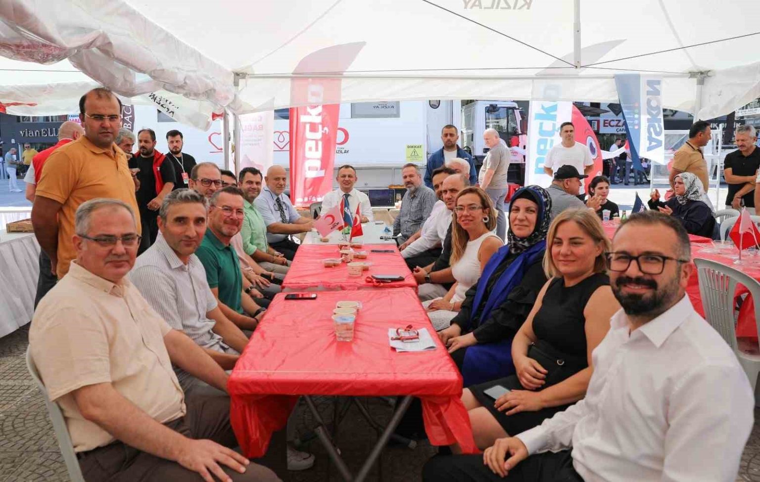 samsun-il-saglik-mudurlugu-yoneticilerinden-kizilayin-kampanyasina-destek