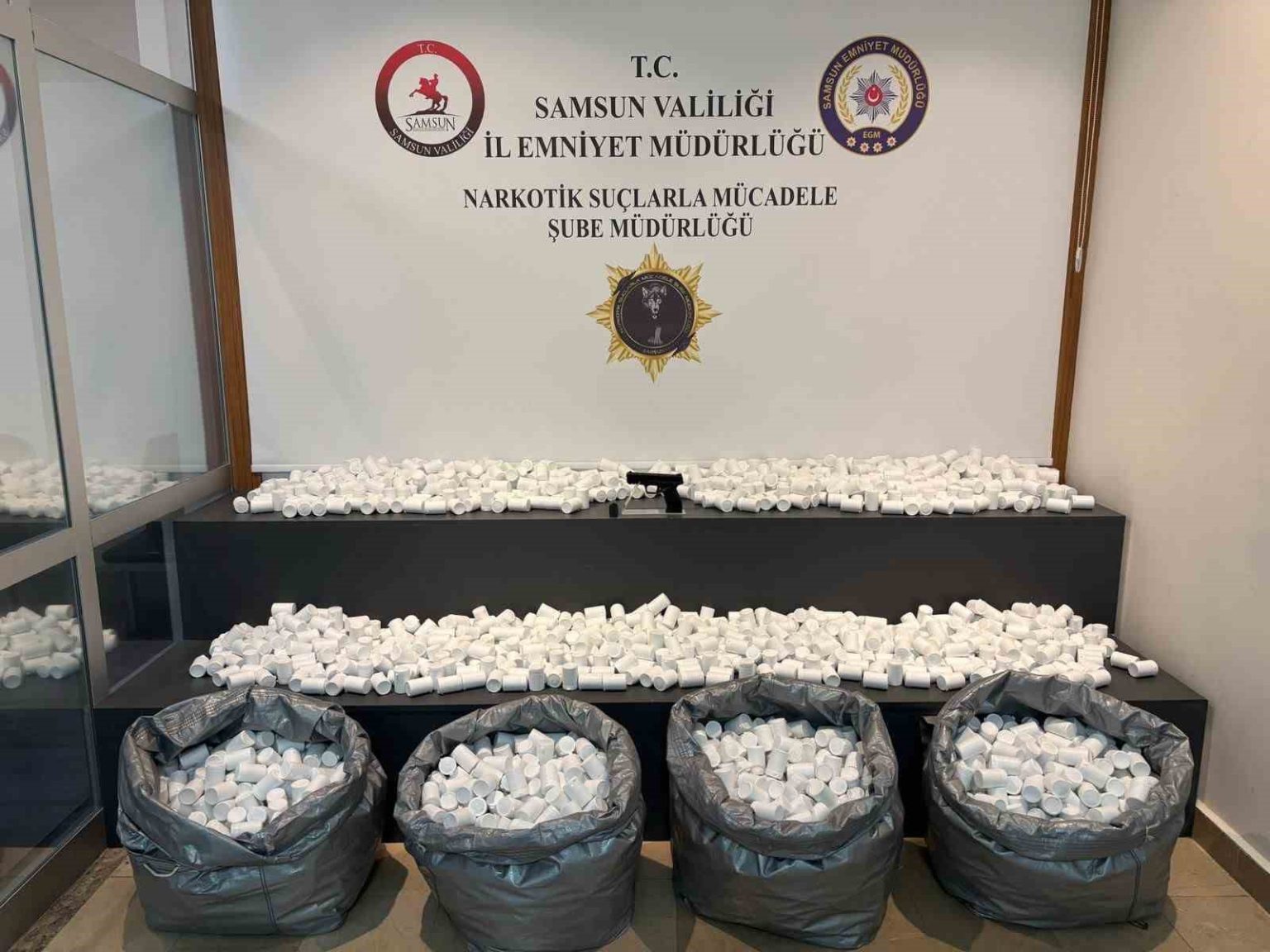 samsun-polisi-dijital-takiple-171-bin-824-adet-sentetik-ecza-ele-gecirdi-5-gozalti