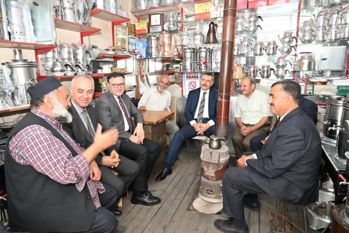 vali-ciftci-kavaflar-carsisi-esnafini-ziyaret-etti