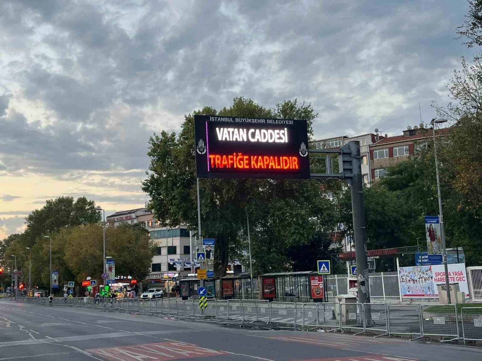 istanbulda-30-agustos-zafer-bayrami-kutlama-provalari-nedeniyle-bazi-yollar-trafige-kapatildi