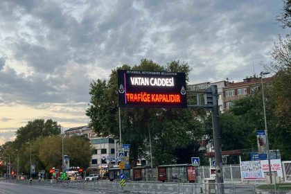 istanbulda-30-agustos-zafer-bayrami-kutlama-provalari-nedeniyle-bazi-yollar-trafige-kapatildi