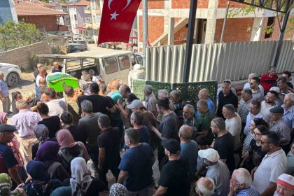istanbulda-evinde-olu-bulunan-universiteli-genc-kiz-amasyada-defnedildi