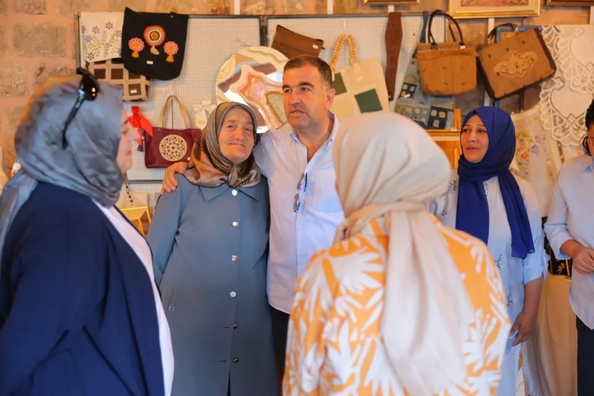 satisa-sunulan-el-emegi-urunler-incelendi