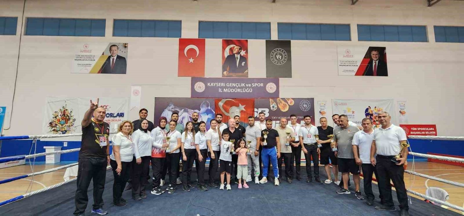 6-geleneksel-alparslan-turkes-muaythai-sampiyonasi-yapildi