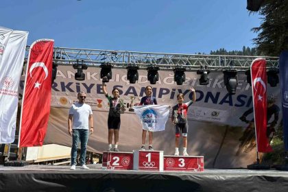 akhisarli-bisikletcilerden-onemli-basari