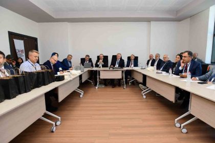 ataturk-universitesi-universite-hastanelerinin-gelecegine-yon-veren-calistayda-yerini-aldi