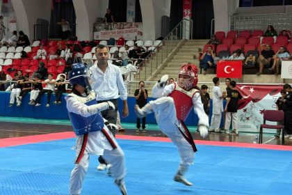 aydinda-minikler-taekwondo-sampiyonasi-il-secmeleri-gerceklestirildi