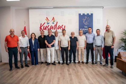 aydindaki-chpli-belediye-baskanlari-kusadasinda-bir-araya-geldi